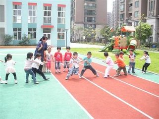 幼儿不可经常参加拔河等危险系数高的活动