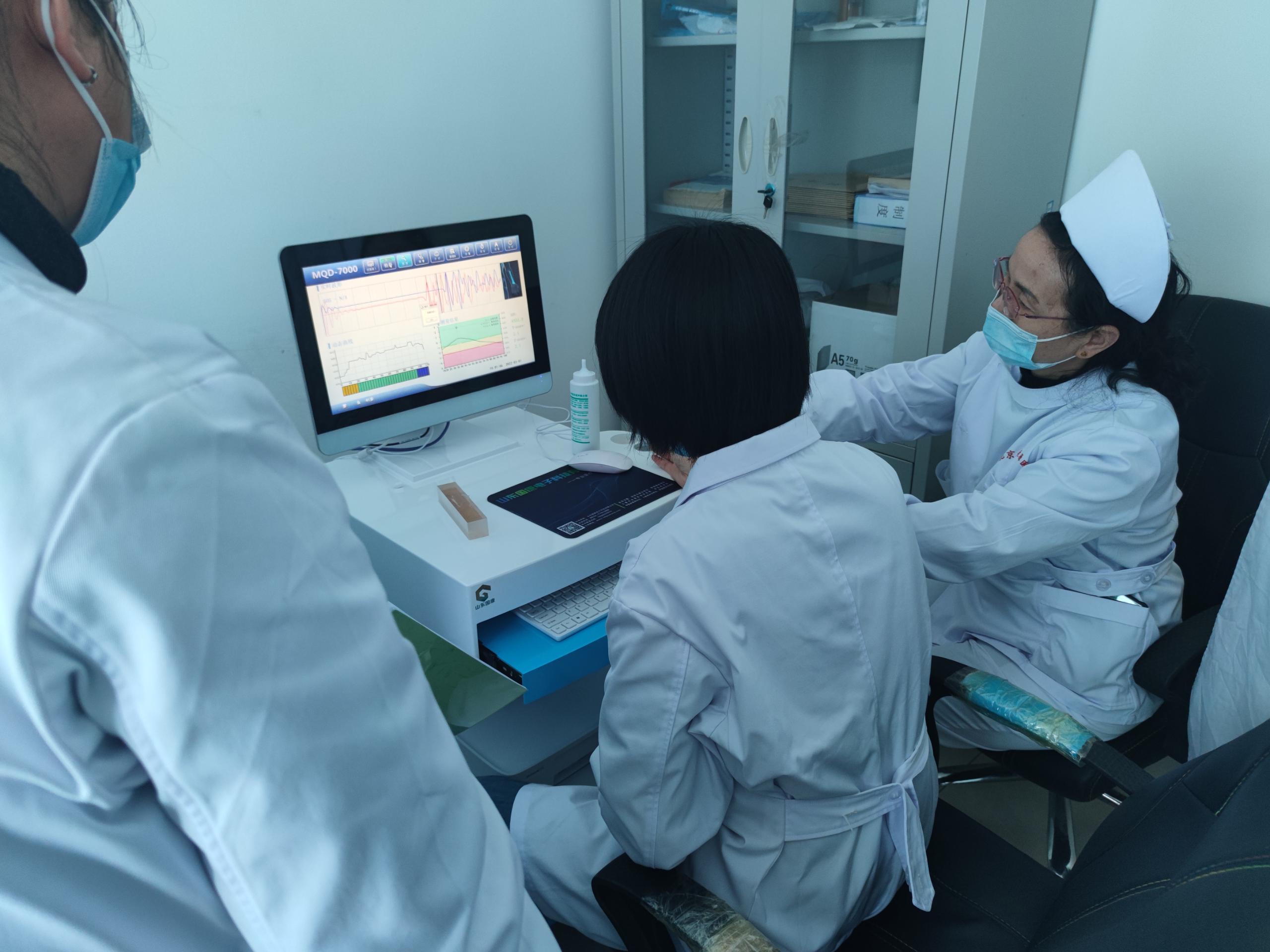 【山东国康】超声骨密度仪品牌适用于全家人，关爱老年和青少年健康