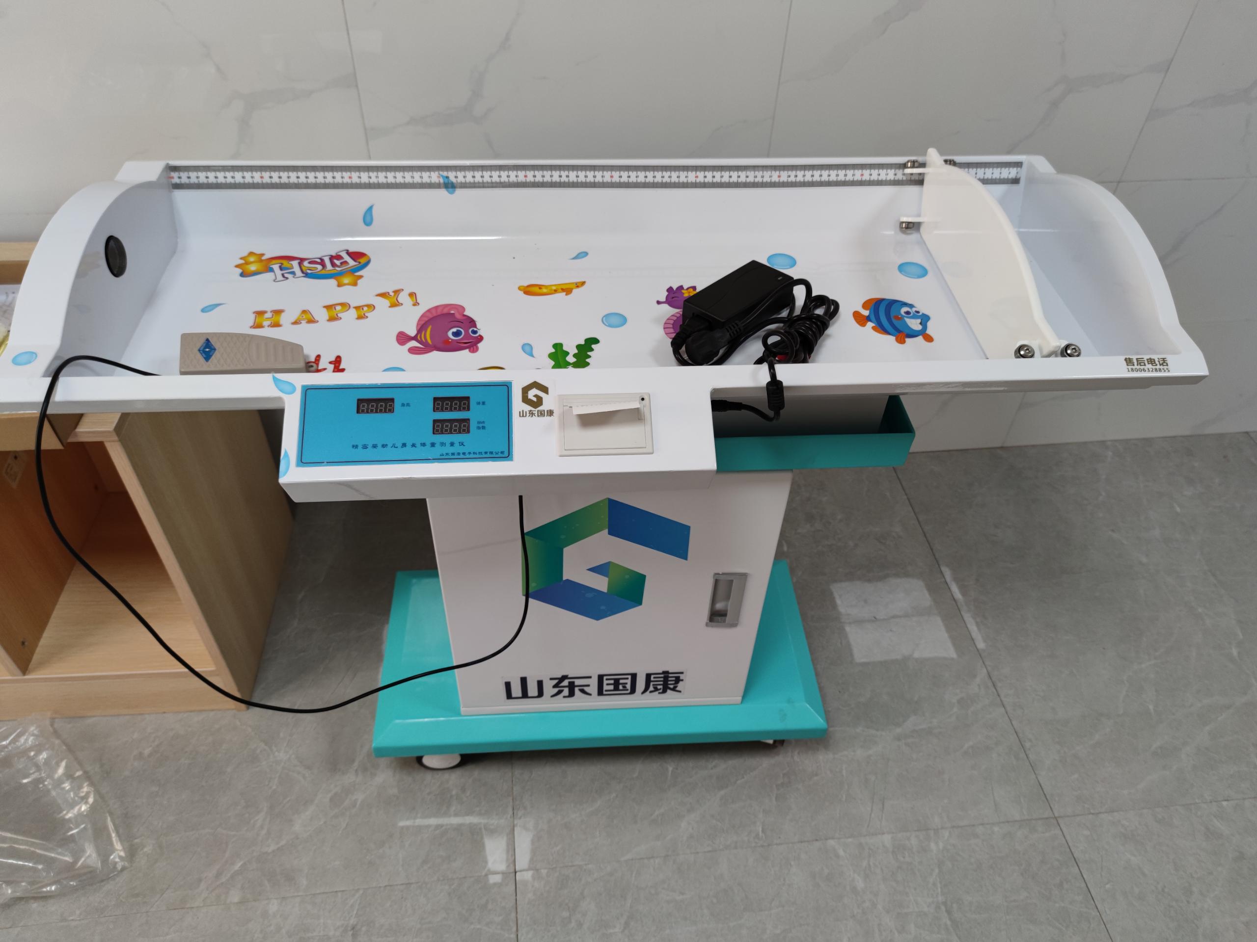 卧式婴幼儿身高体重秤会准确播报用户的身高数据